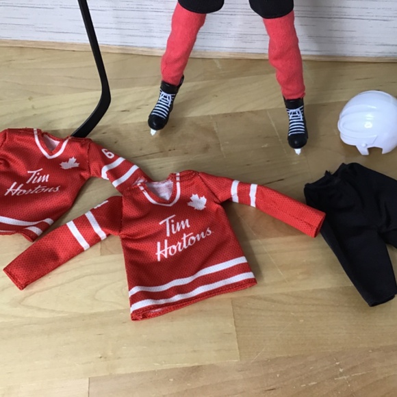 Hockey Barbie Doll - Picture 4 of 6